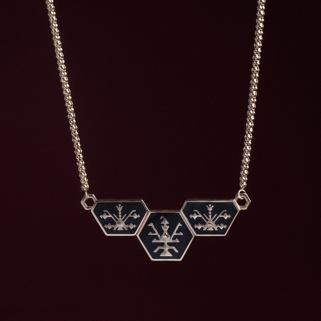 Ogrlica sa Ornamentom Pirotskog Ćilima