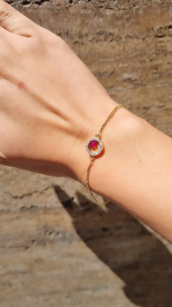 Narukvica sa rubinom od žutog zlata