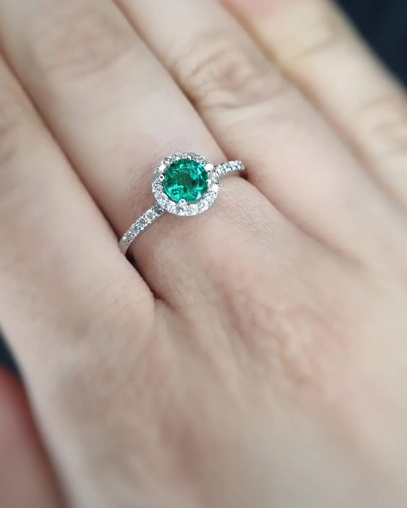 Verenički prsten sa smaragdom i brilijantima