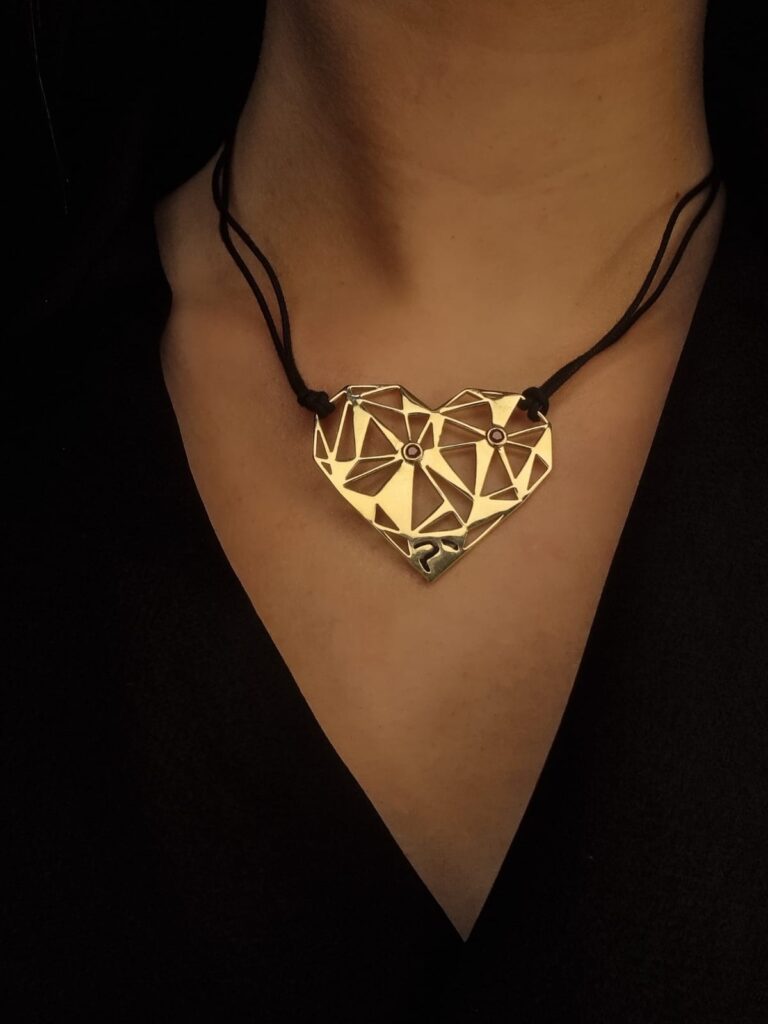 Ogrlica sa rubinom – ORIGAMI