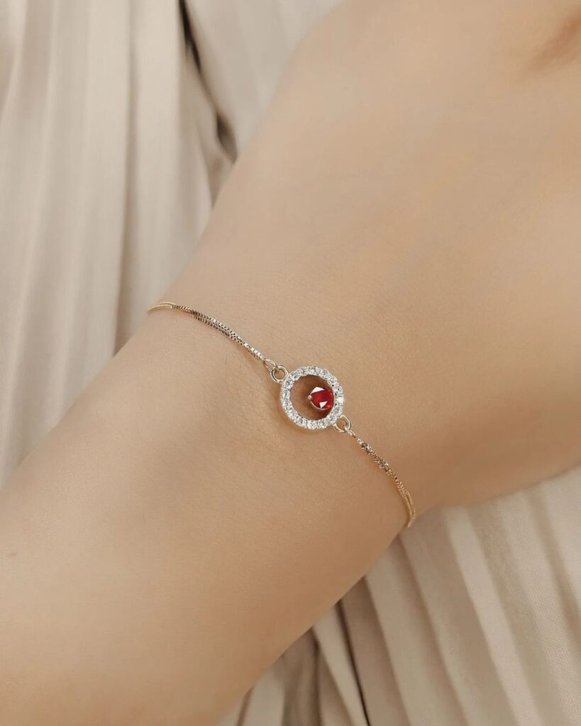 Narukvica sa rubinom od žutog zlata