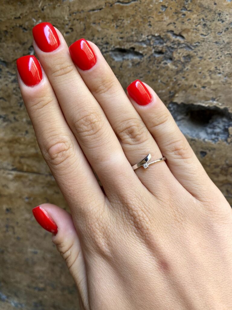 Diskretan brilijantski prsten