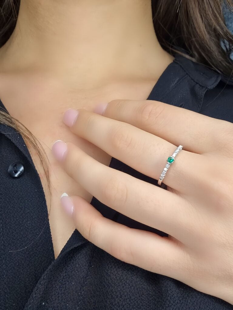 Prsten sa smaragdom i brilijantima