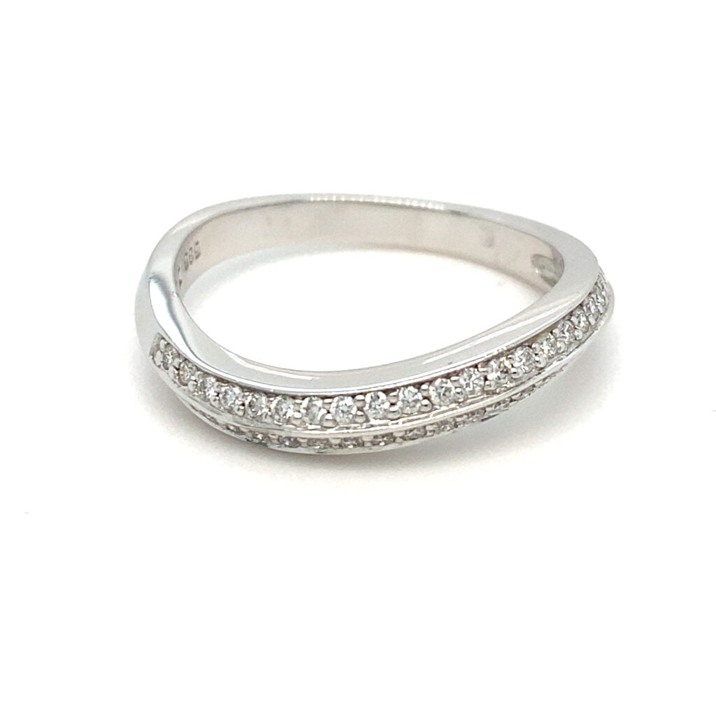 Prsten od belog zlata sa brilijantima