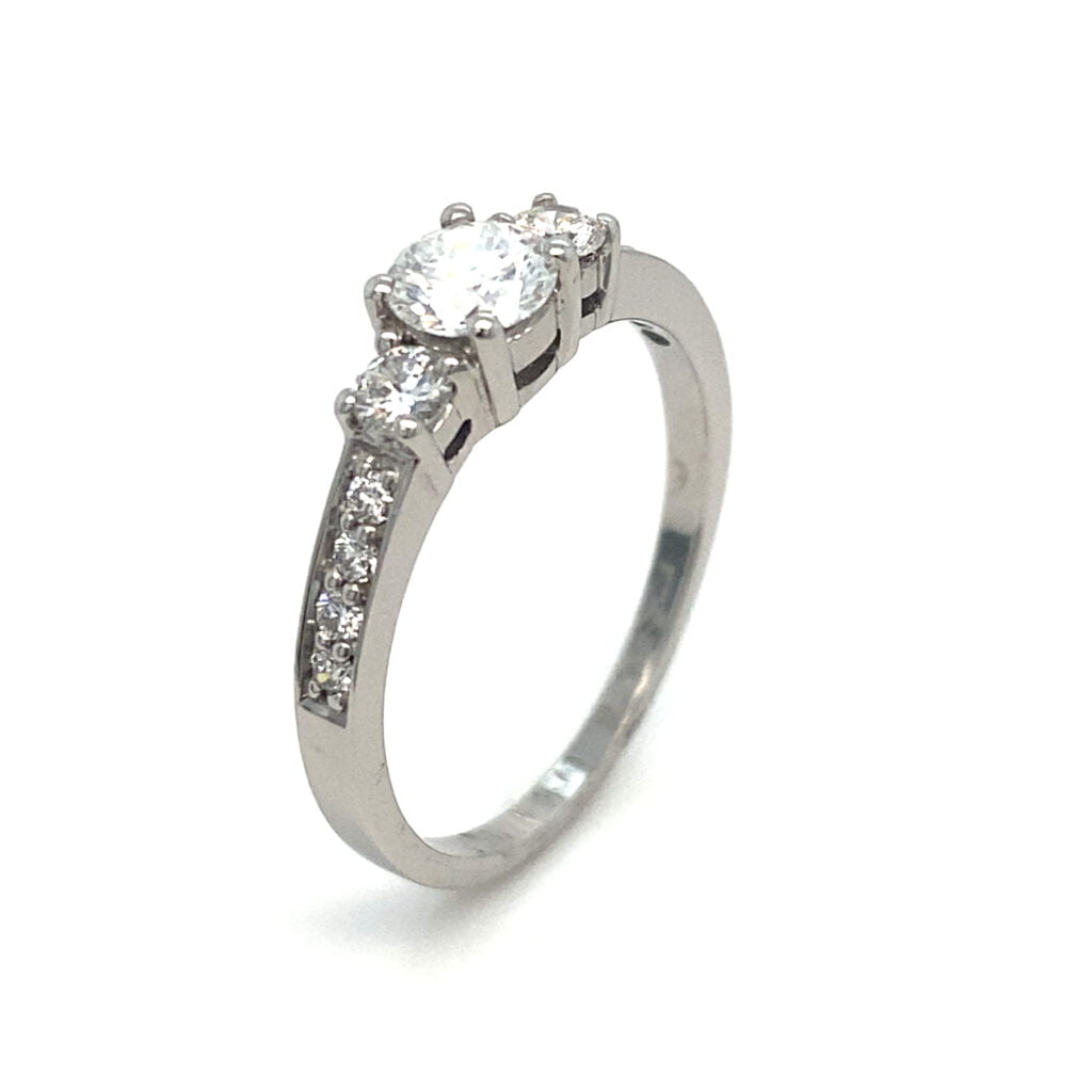 Verenički prsten od belog zlata sa dijamantima