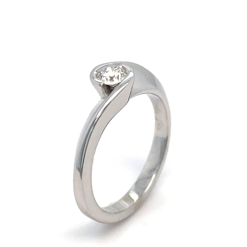 Verenički prsten od belog zlata sa brilijantom