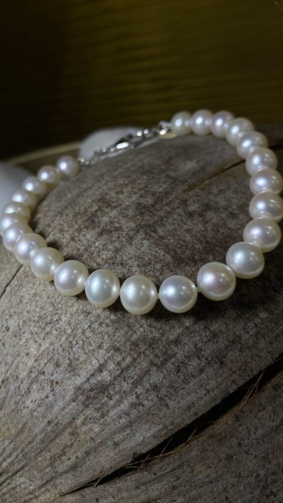 Biserna narukvica od belog zlata