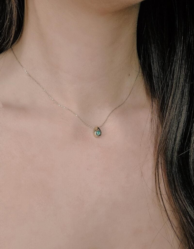 Ogrlica TEARDROP sa smaragdom