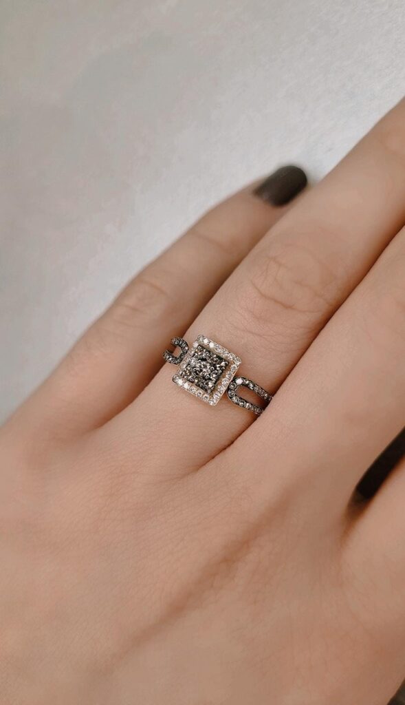 Prsten od roze zlata sa braon dijamantima