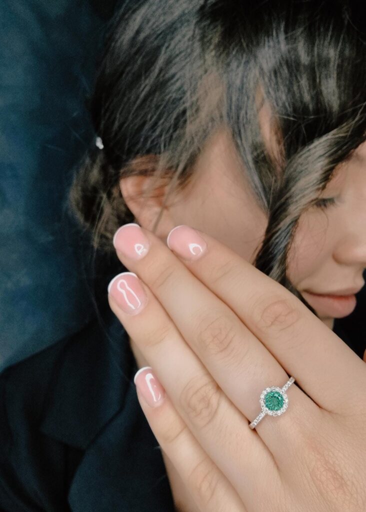 Verenički prsten sa smaragdom i brilijantima