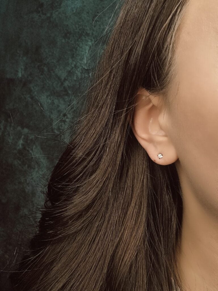 Ubodne minđuše sa brilijantima