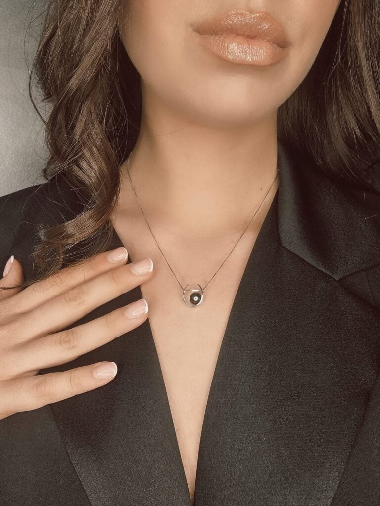 Ogrlica od belog zlata sa biserom