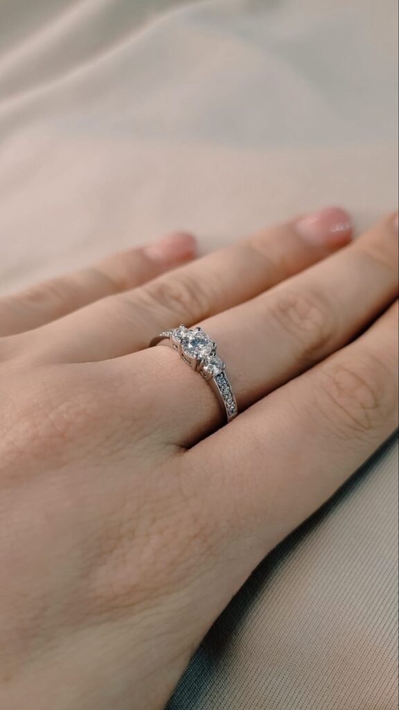 Verenički prsten od belog zlata sa dijamantima