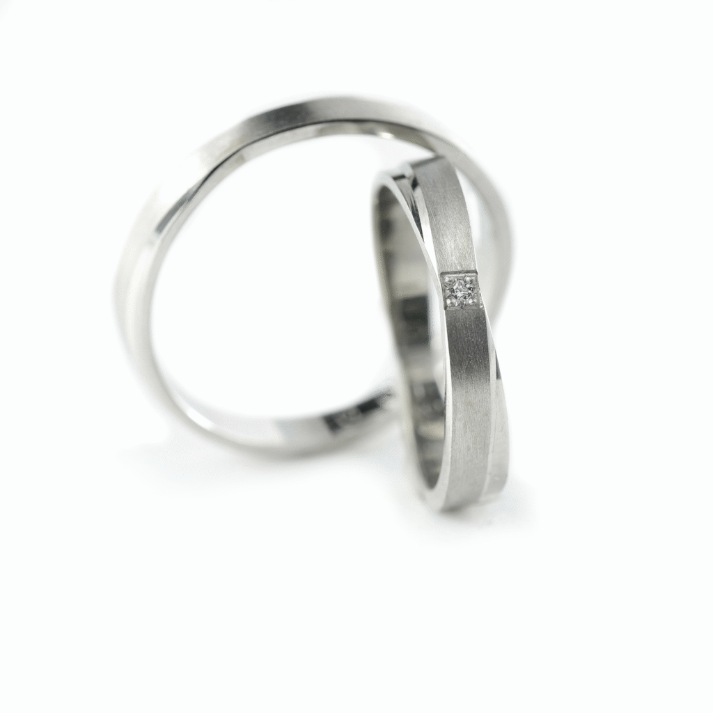 Burme od belog zlata sa dijamantima