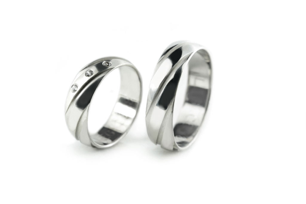 Burme od belog zlata sa dijamantima