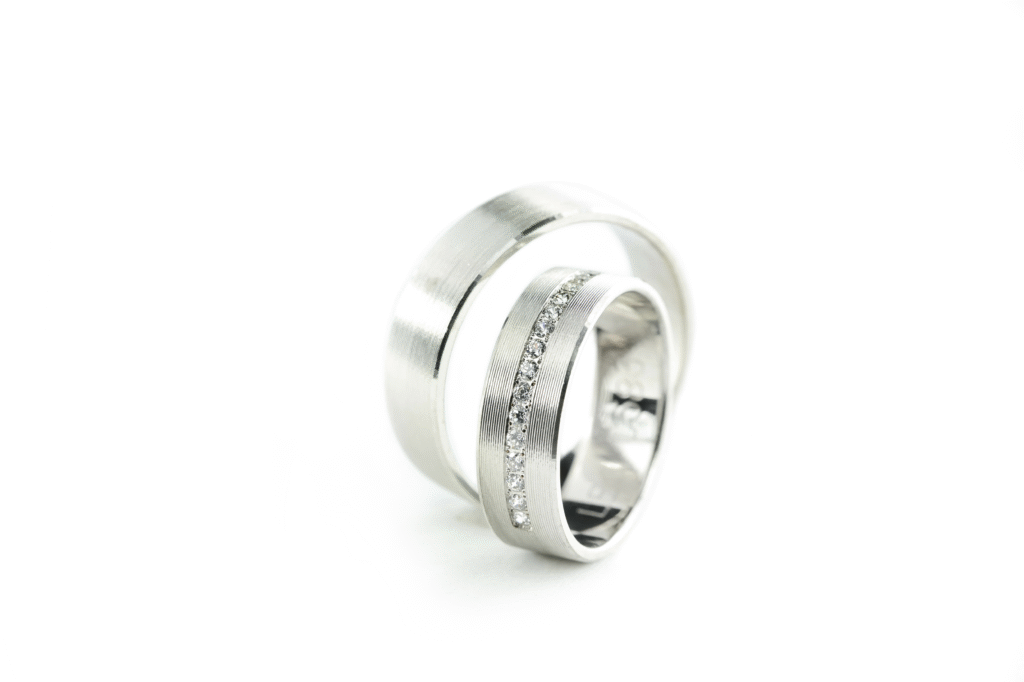 Burme od belog zlata sa dijamantima